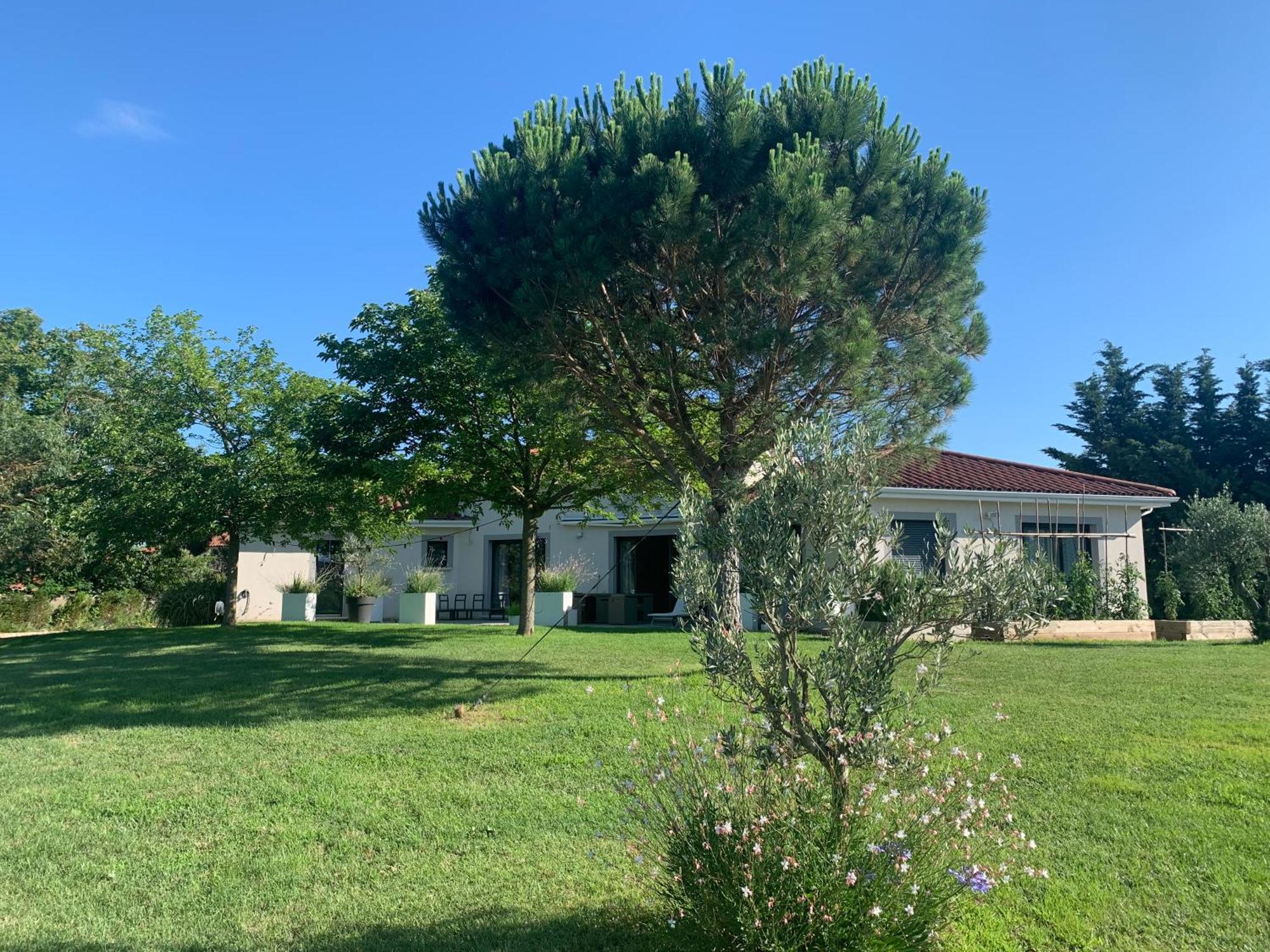 Le Clos Du Pontet Orliénas Exterior foto